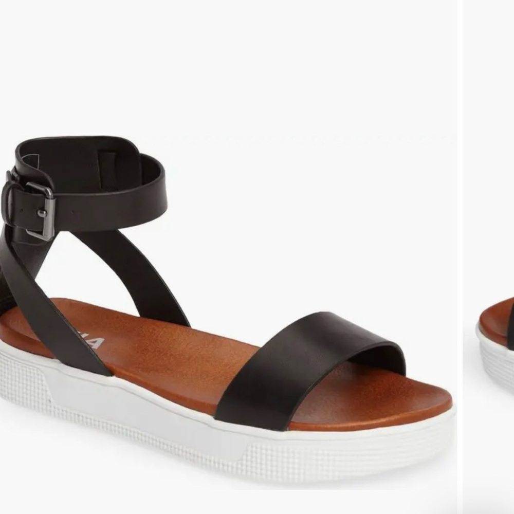 LIKE NEW- MIA Ellen platform sandal